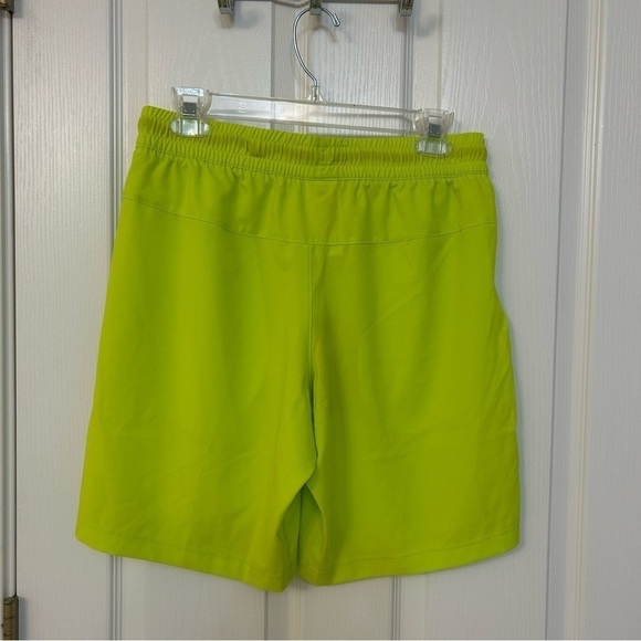 Reebok WORKOUT READY WOR Woven SHORTS in Acid Yellow Size S - Picture 8 of 10